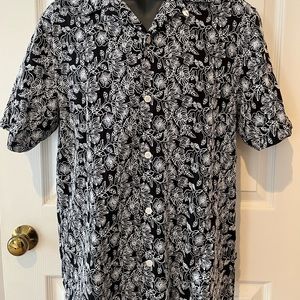 Ted Baker Black Short Sleeve Short With White Embroidery Size L.